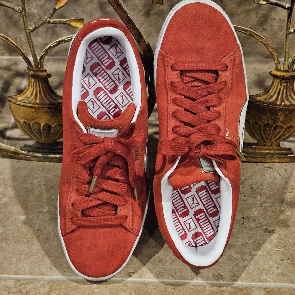Puma Women' Varsity Suede Sneakers Red With Gold Accents - Size 10 - Picture 3 of 6
